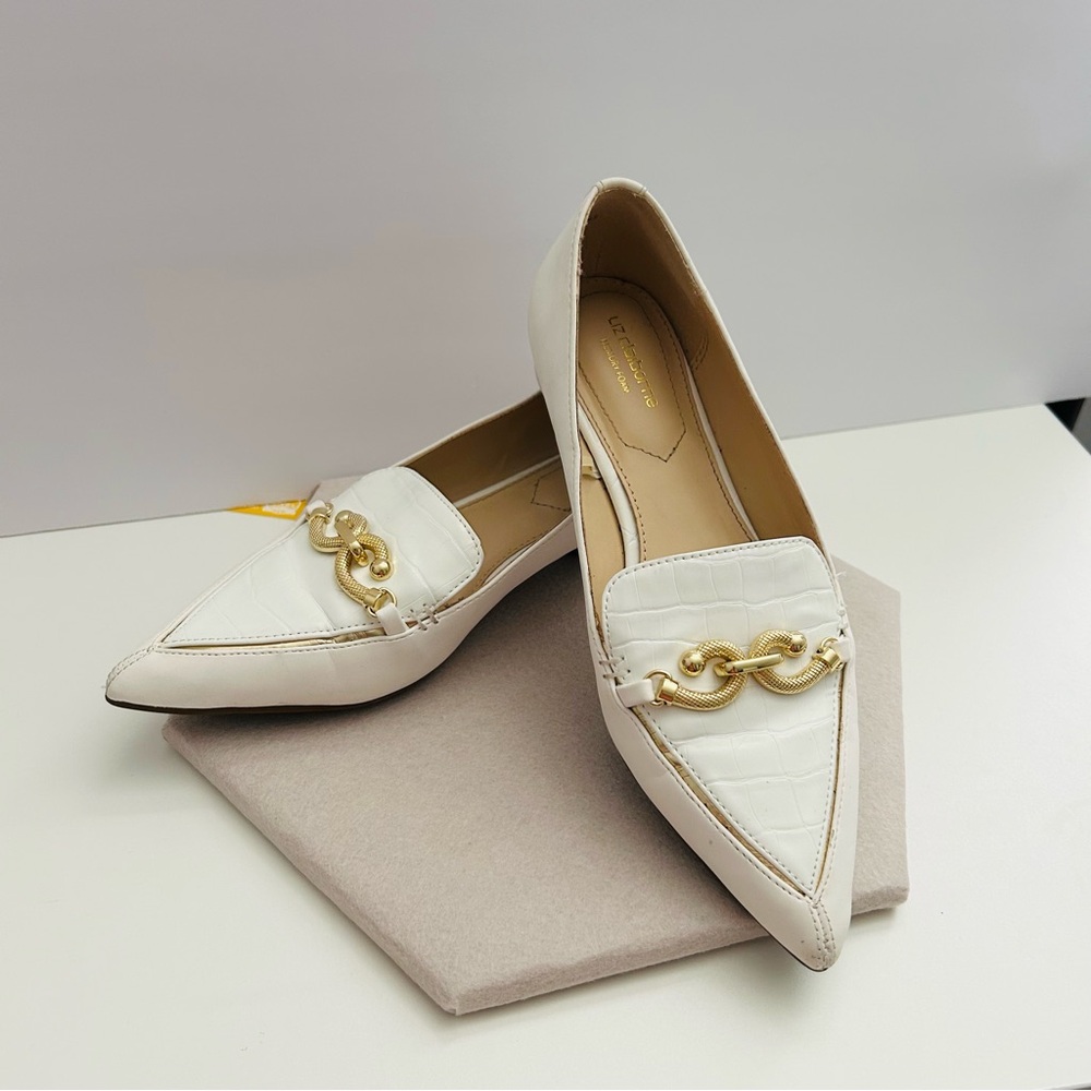 ✨Liz Claiborne White Flats with Gold Chain